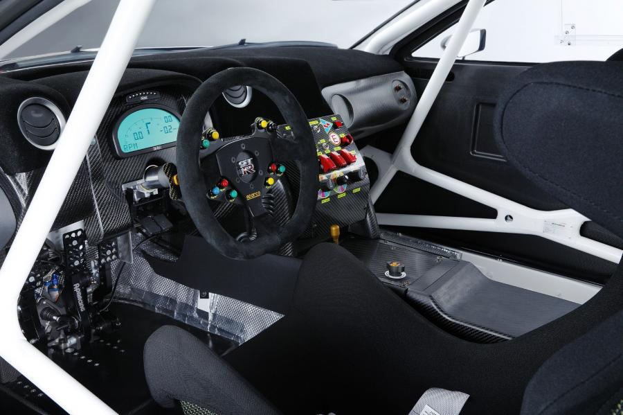  Nissan GT-R GT3 Race Car by Nismo 2012 года  (фото 2 из 5)